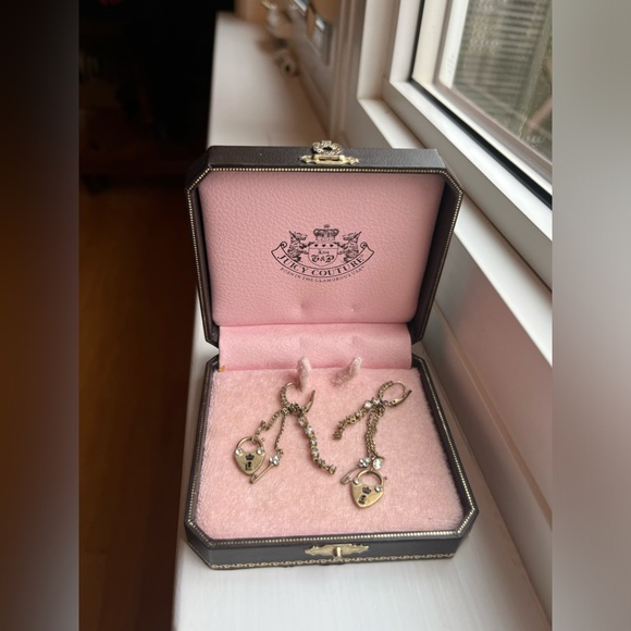 Juicy Couture lock and key dangly diamond earrings🗝️💕 - Picture 2 of 7